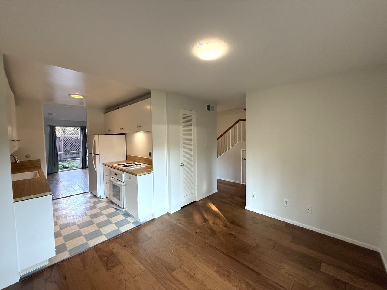 17 Surrey Ln - Photo 4 of 17