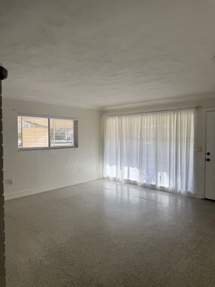 206 Robin Rd - Photo 5 of 23