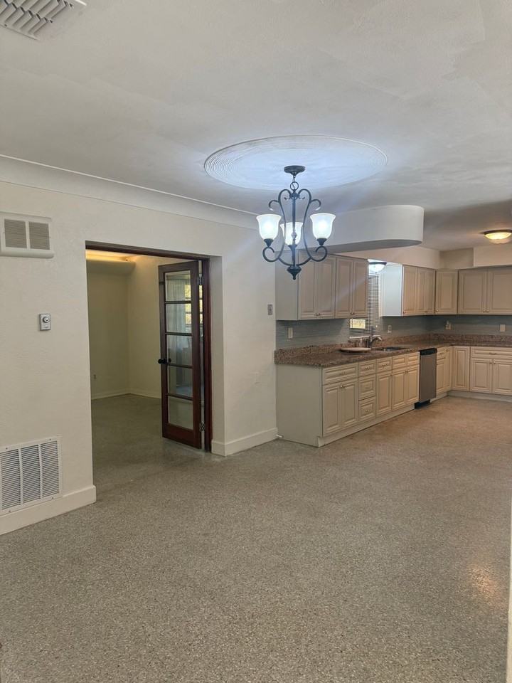 206 Robin Rd - Photo 7 of 23