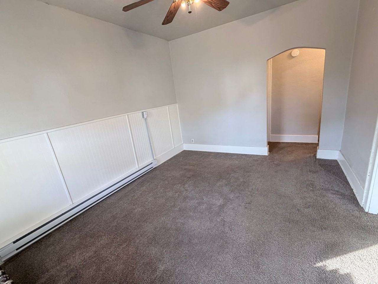 305 21st St - Photo 2 of 8