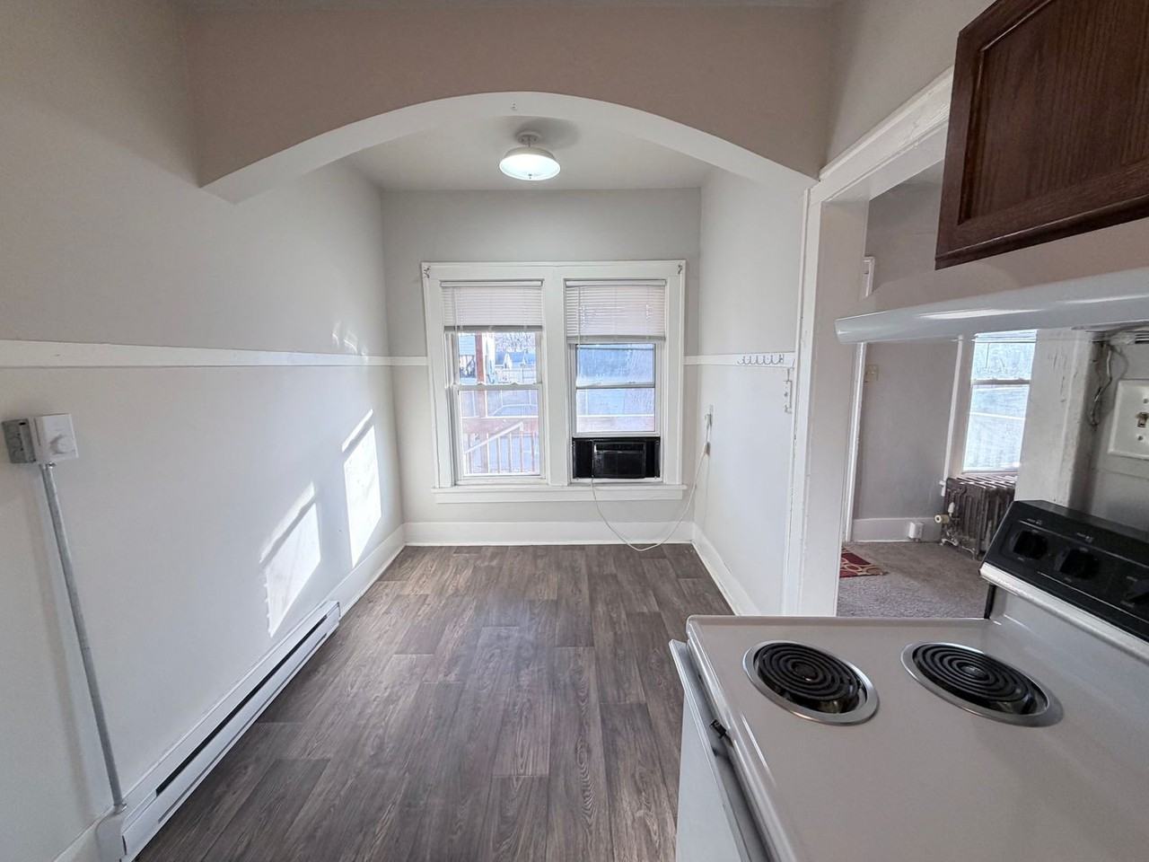 305 21st St - Photo 4 of 8