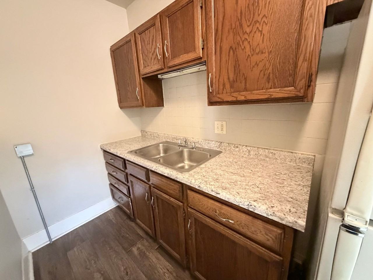 305 21st St - Photo 5 of 8