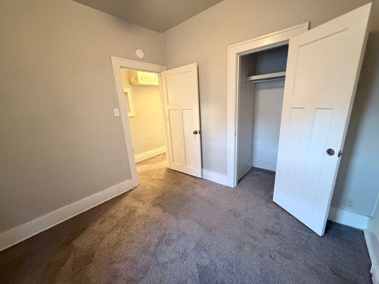 305 21st St - Photo 6 of 8