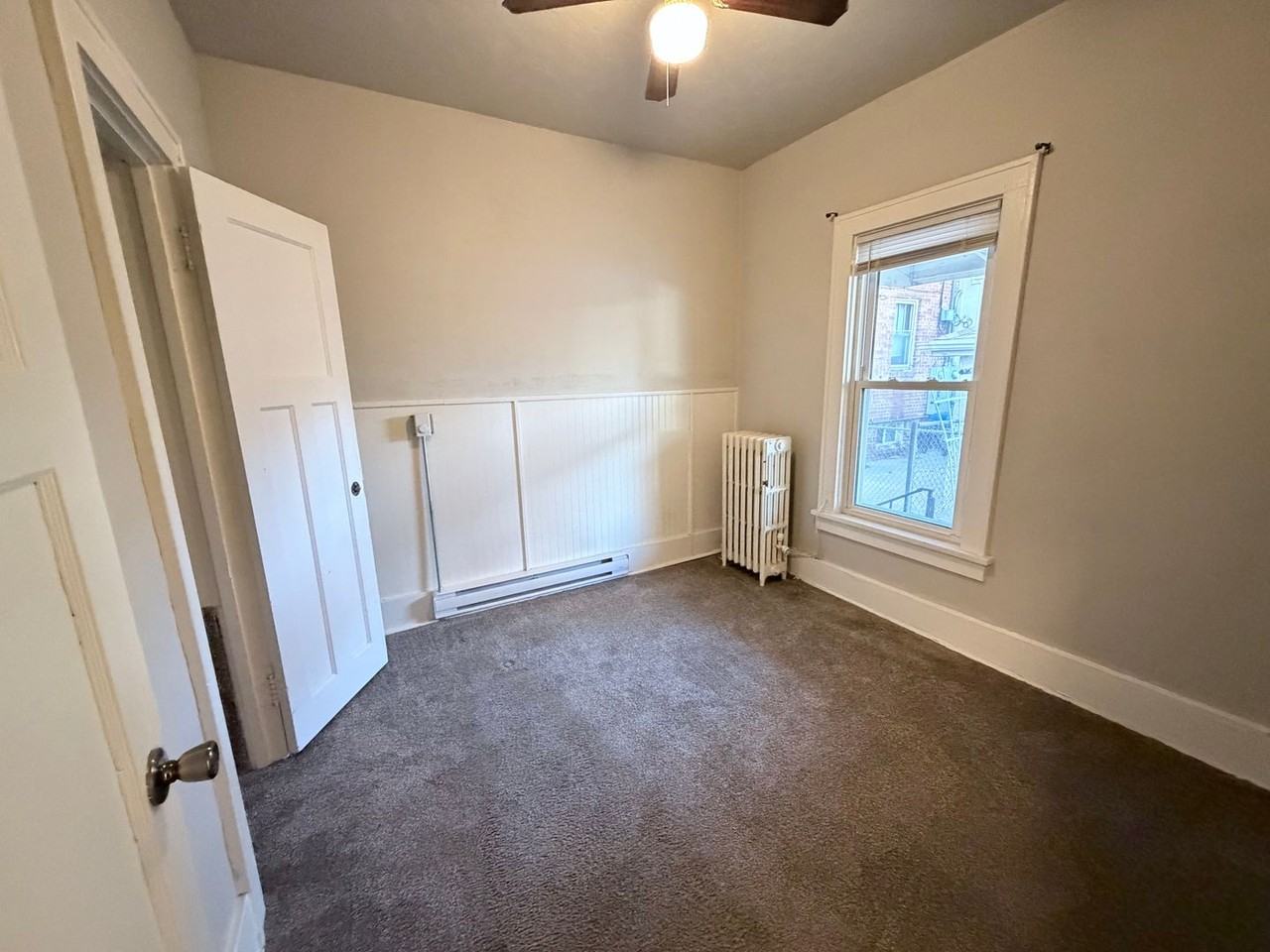 305 21st St - Photo 7 of 8