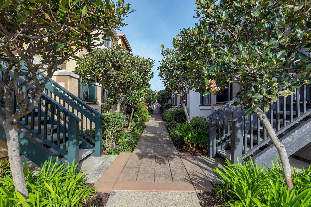 205 Moresby Ln - Photo 2 of 32