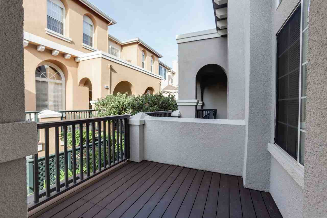 205 Moresby Ln - Photo 3 of 32