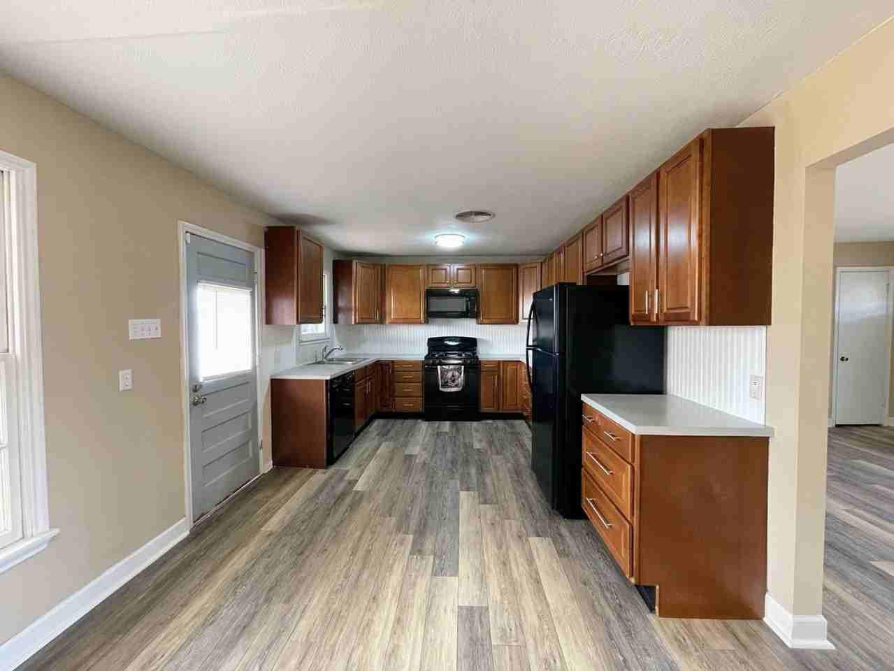 2402 42nd St - Photo 7 of 23