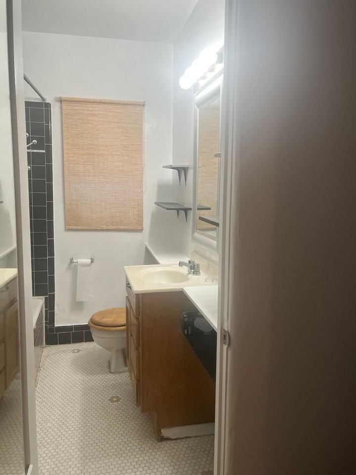 917 S Averill Ave #A - Photo 2 of 10