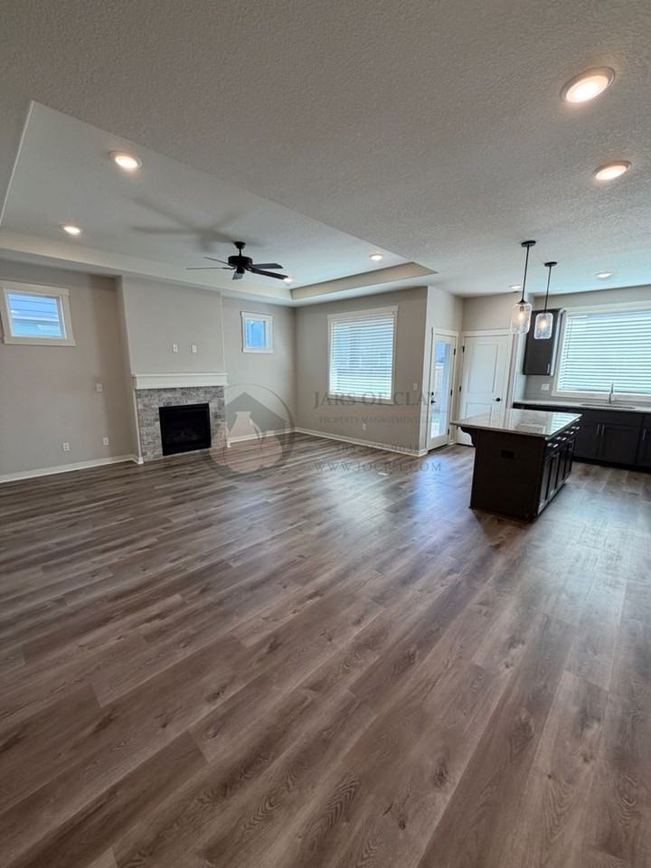 5162 Constellation Ave Ne - Photo 3 of 16