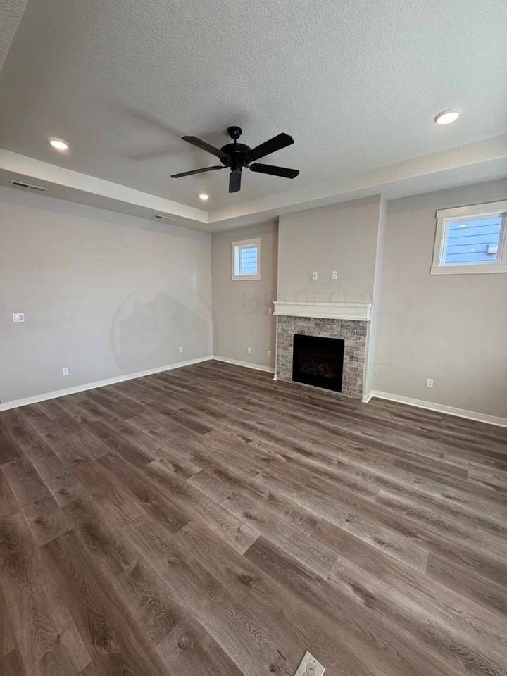 5162 Constellation Ave Ne - Photo 4 of 16