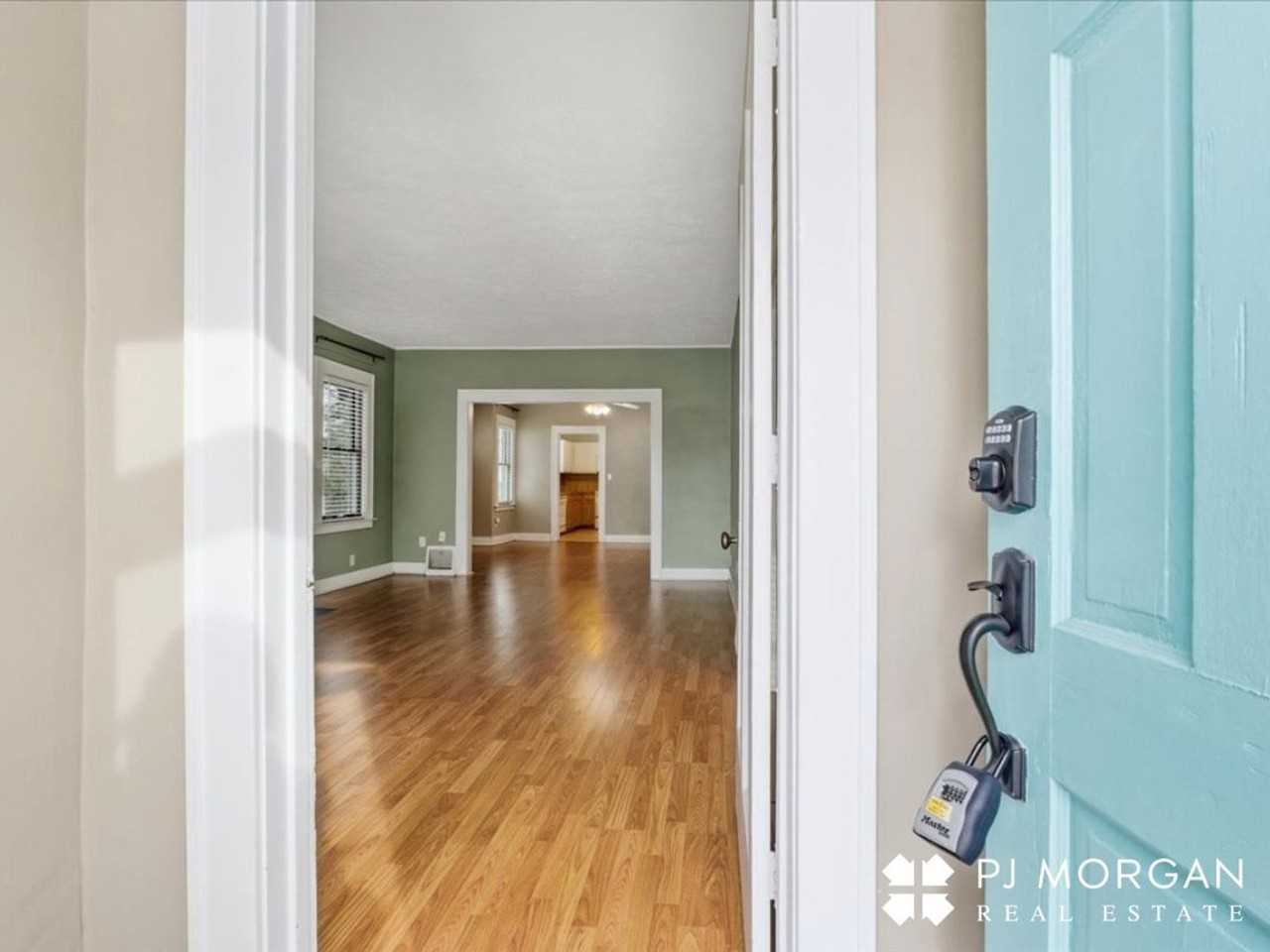 5022 Izard St - Photo 4 of 41