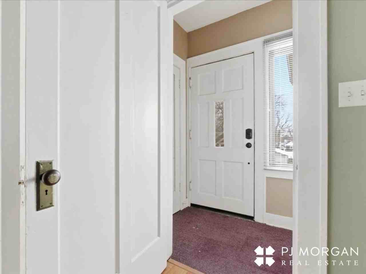 5022 Izard St - Photo 5 of 41