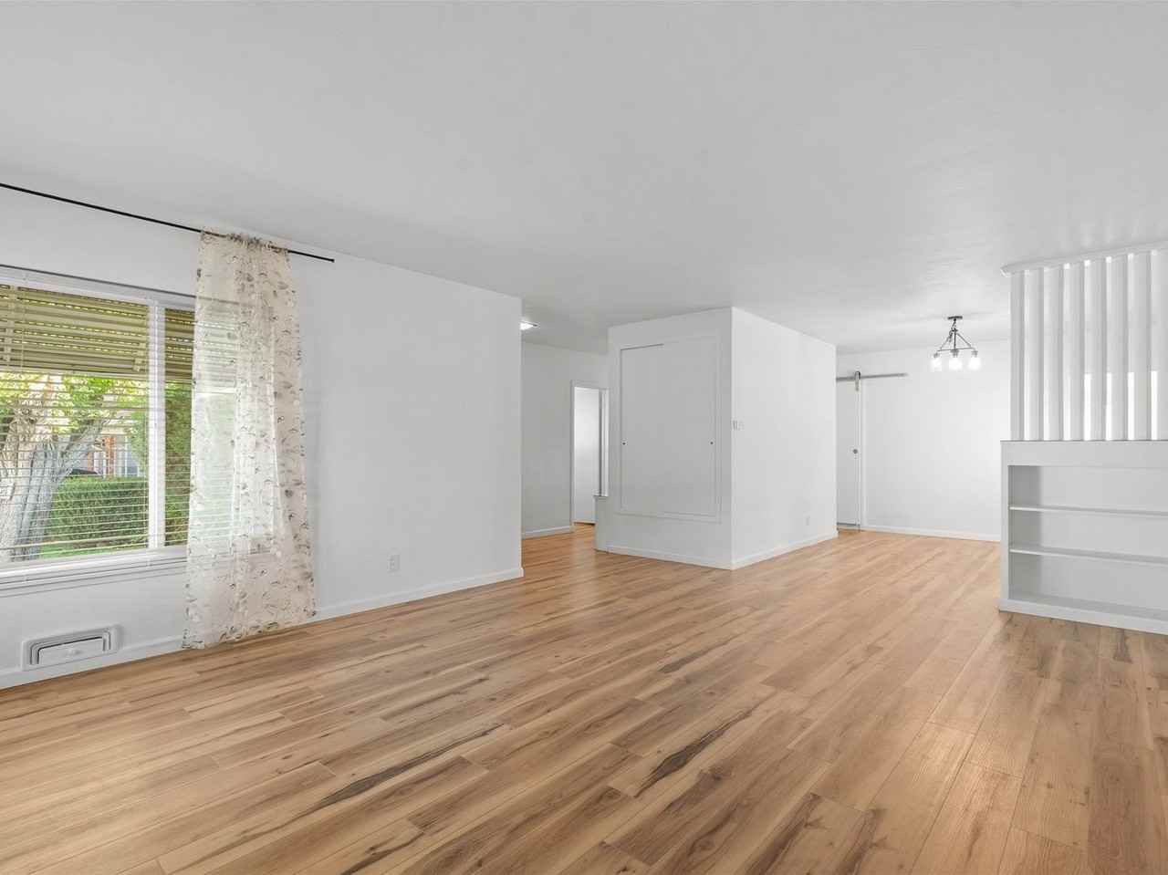 1645 Shangri La Dr - Photo 4 of 31