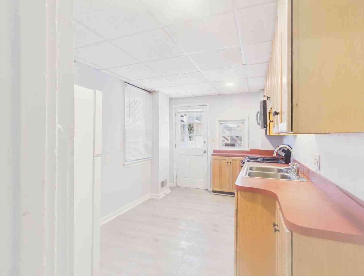 1320 Penn St - Photo 4 of 25