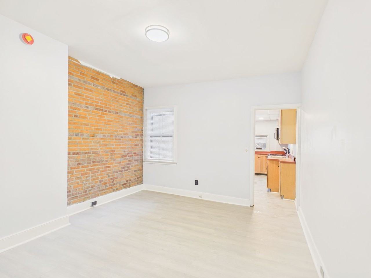 1320 Penn St - Photo 6 of 25