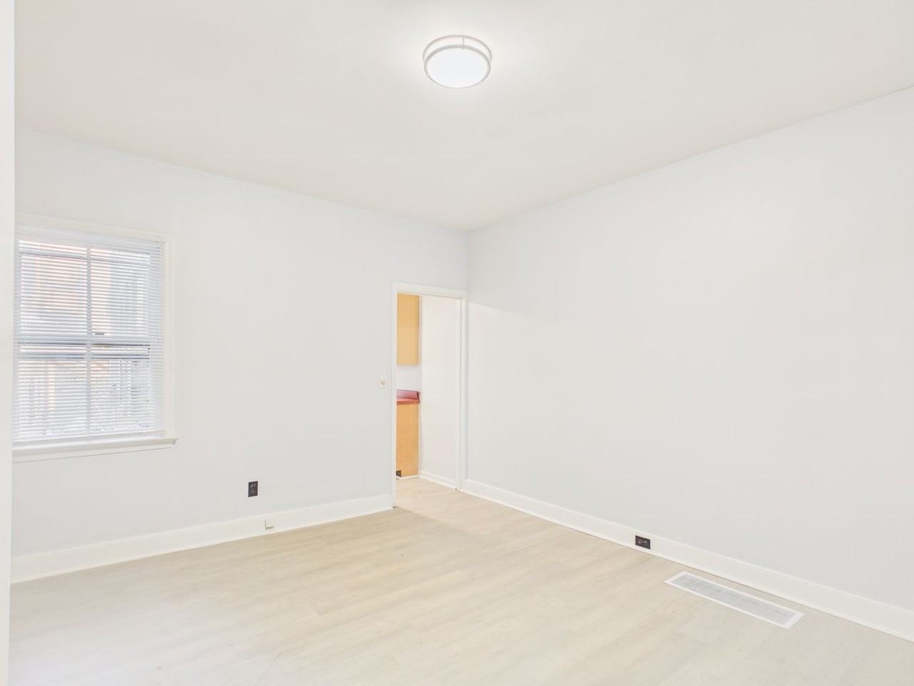 1320 Penn St - Photo 7 of 25