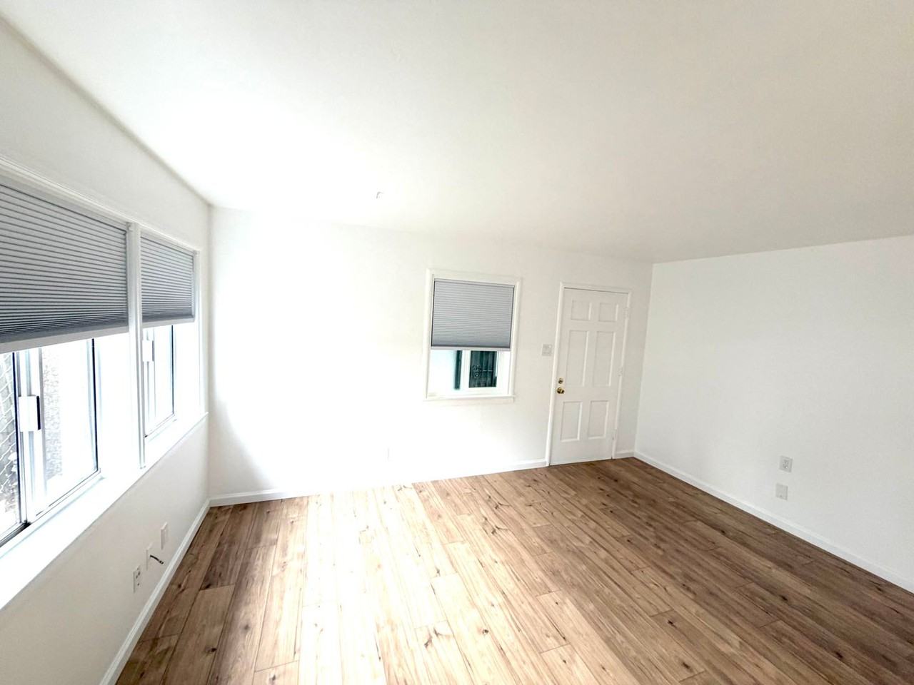 5951 1/2 19th Ave - Photo 4 of 37