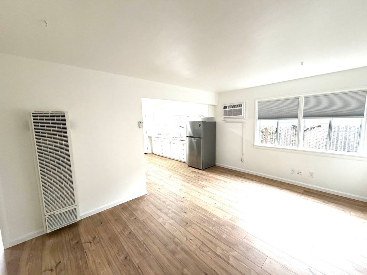 5951 1/2 19th Ave - Photo 5 of 37