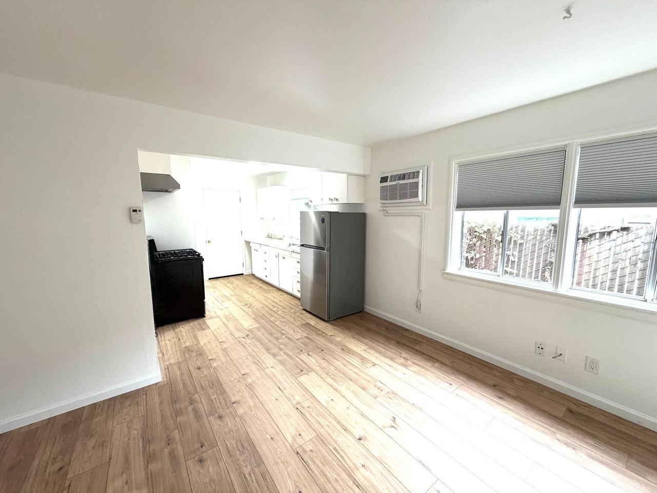 5951 1/2 19th Ave - Photo 6 of 37