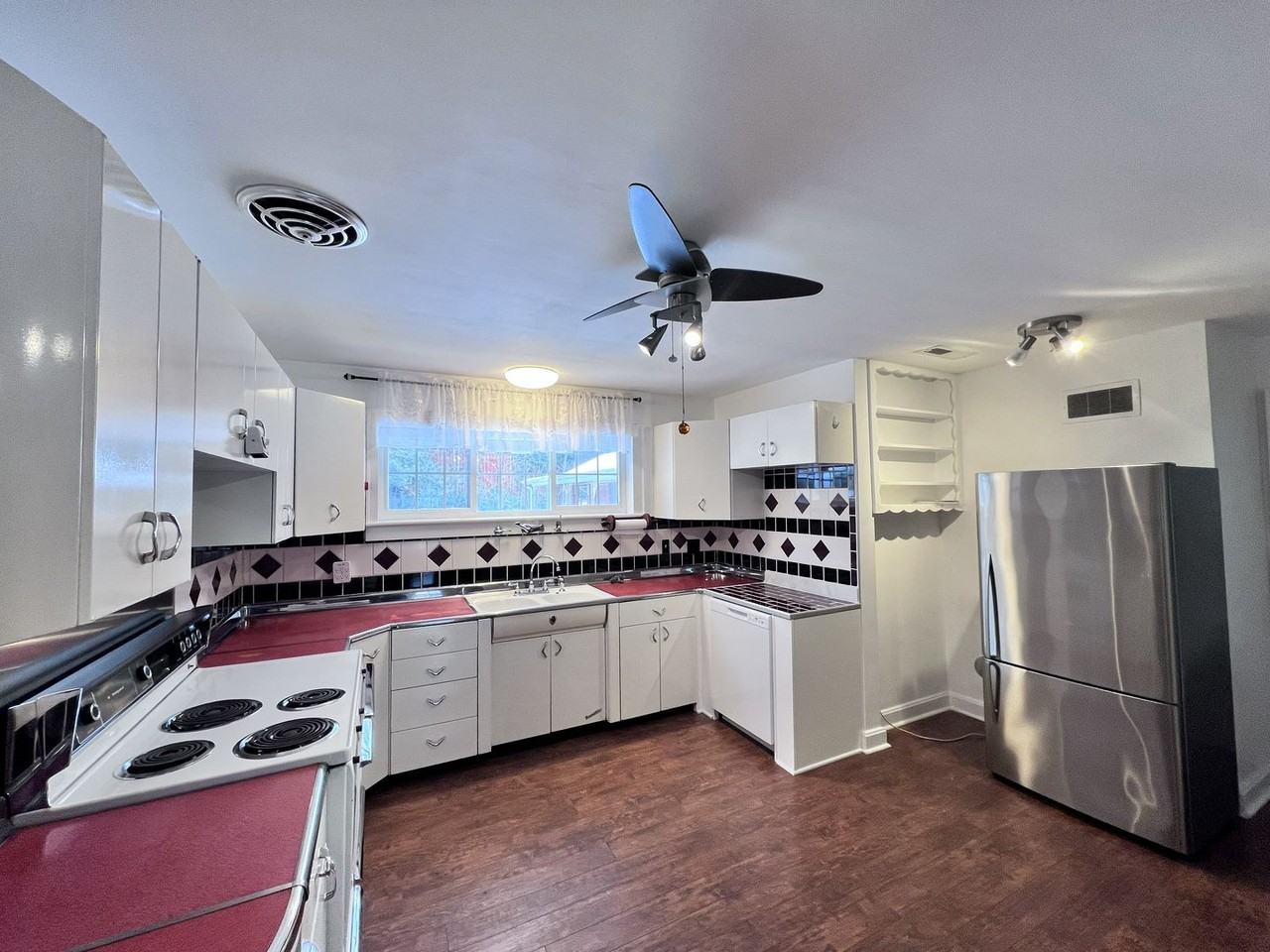 412 S Main St #A - Photo 3 of 12