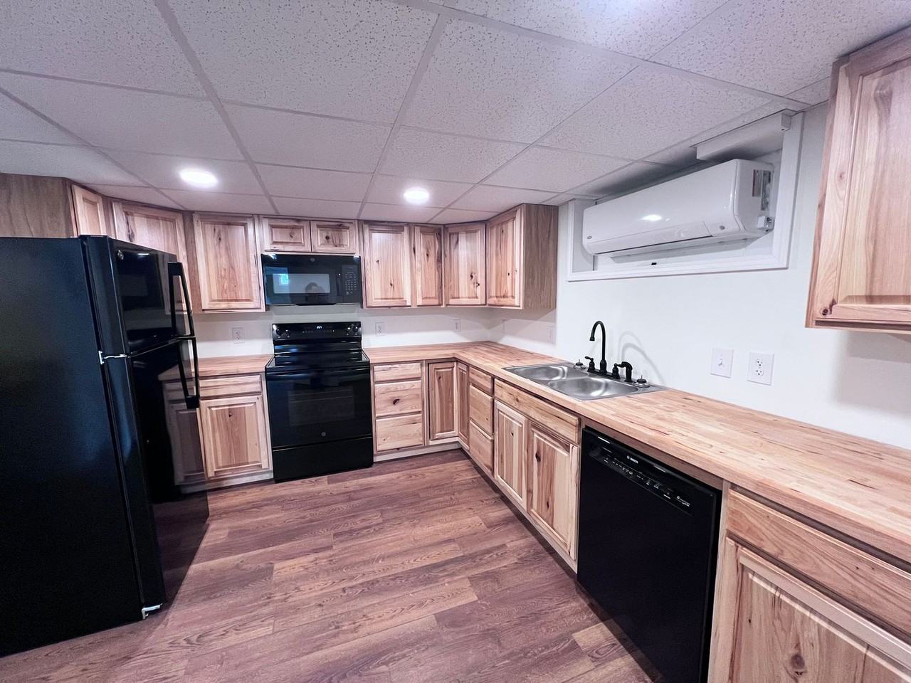 412 S Main St #B - Photo 3 of 11