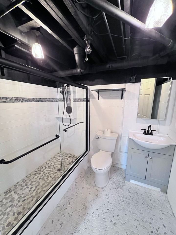 412 S Main St #B - Photo 7 of 11