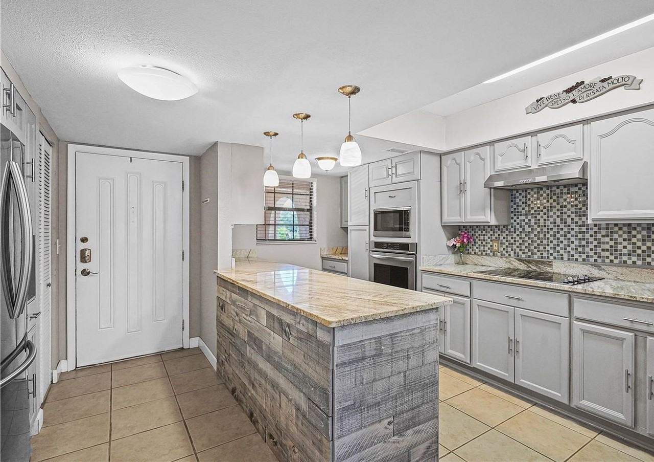 1750 Belleair Forest Dr Apt C20 - Photo 2 of 15