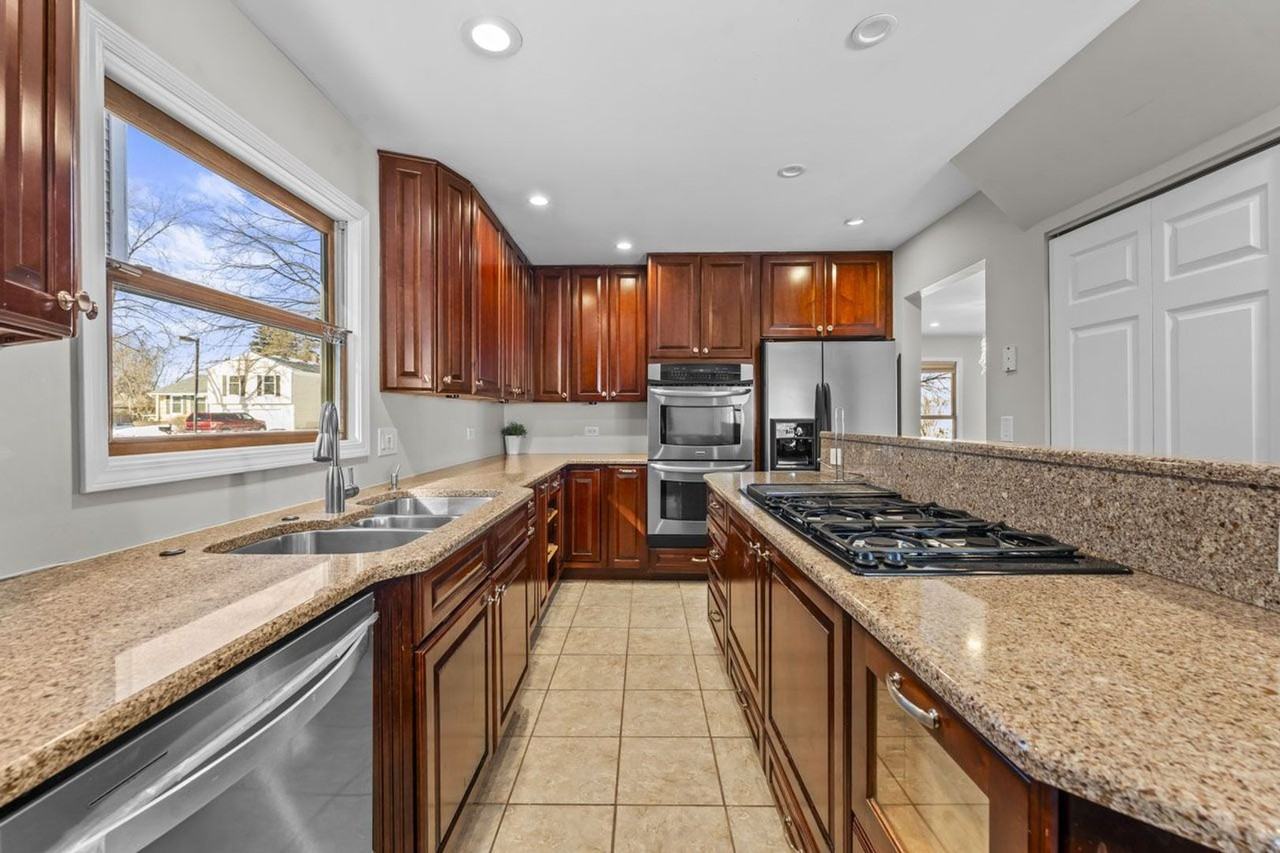 9 Edgewood Rd - Photo 4 of 47