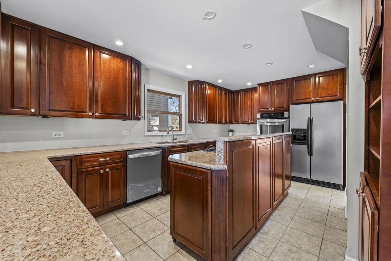 9 Edgewood Rd - Photo 7 of 47