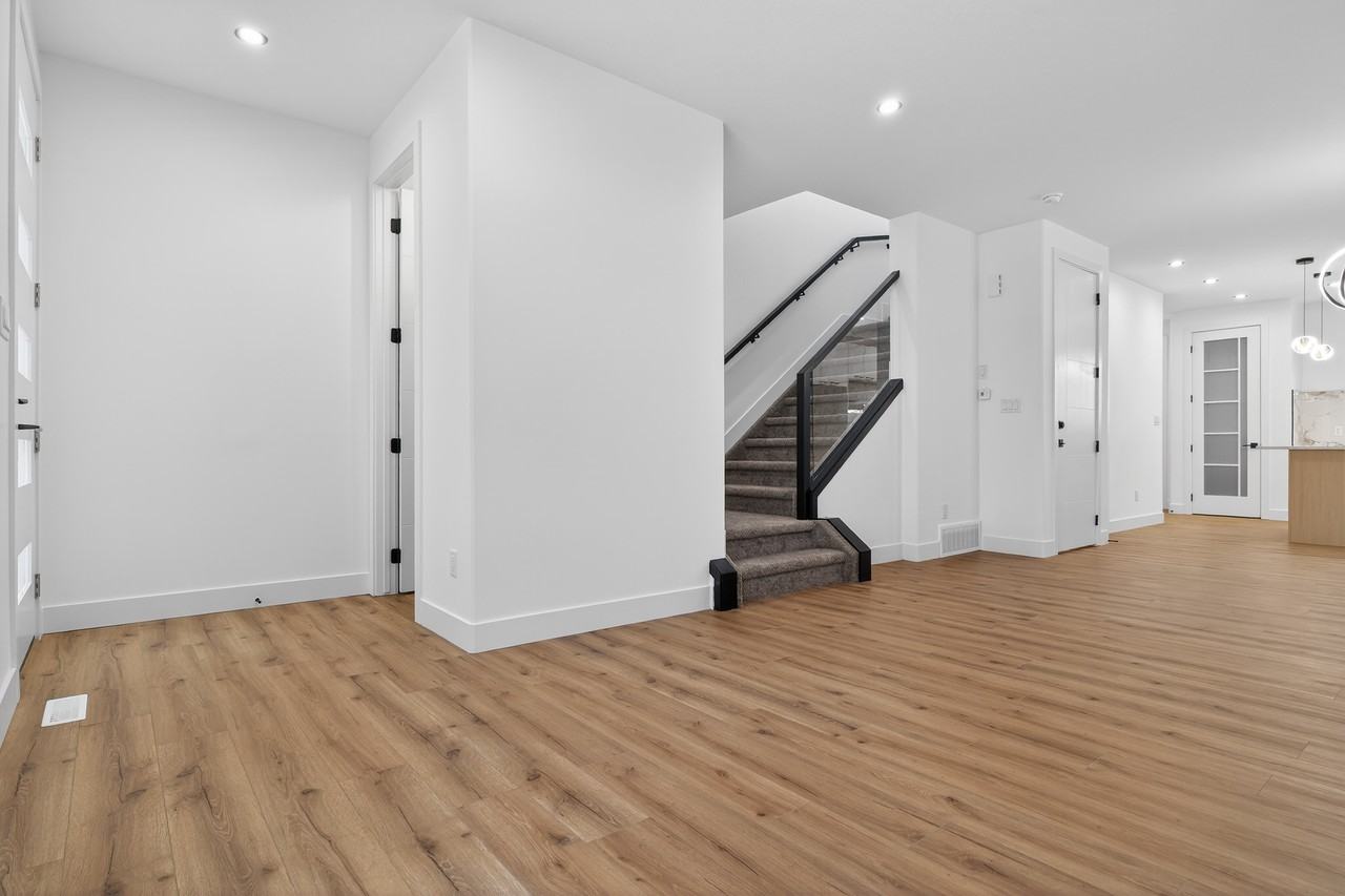 7609 88 Ave Nw - Photo 3 of 23