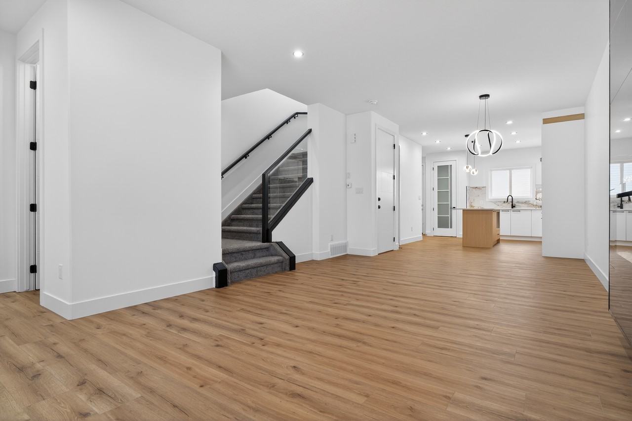 7609 88 Ave Nw - Photo 4 of 23