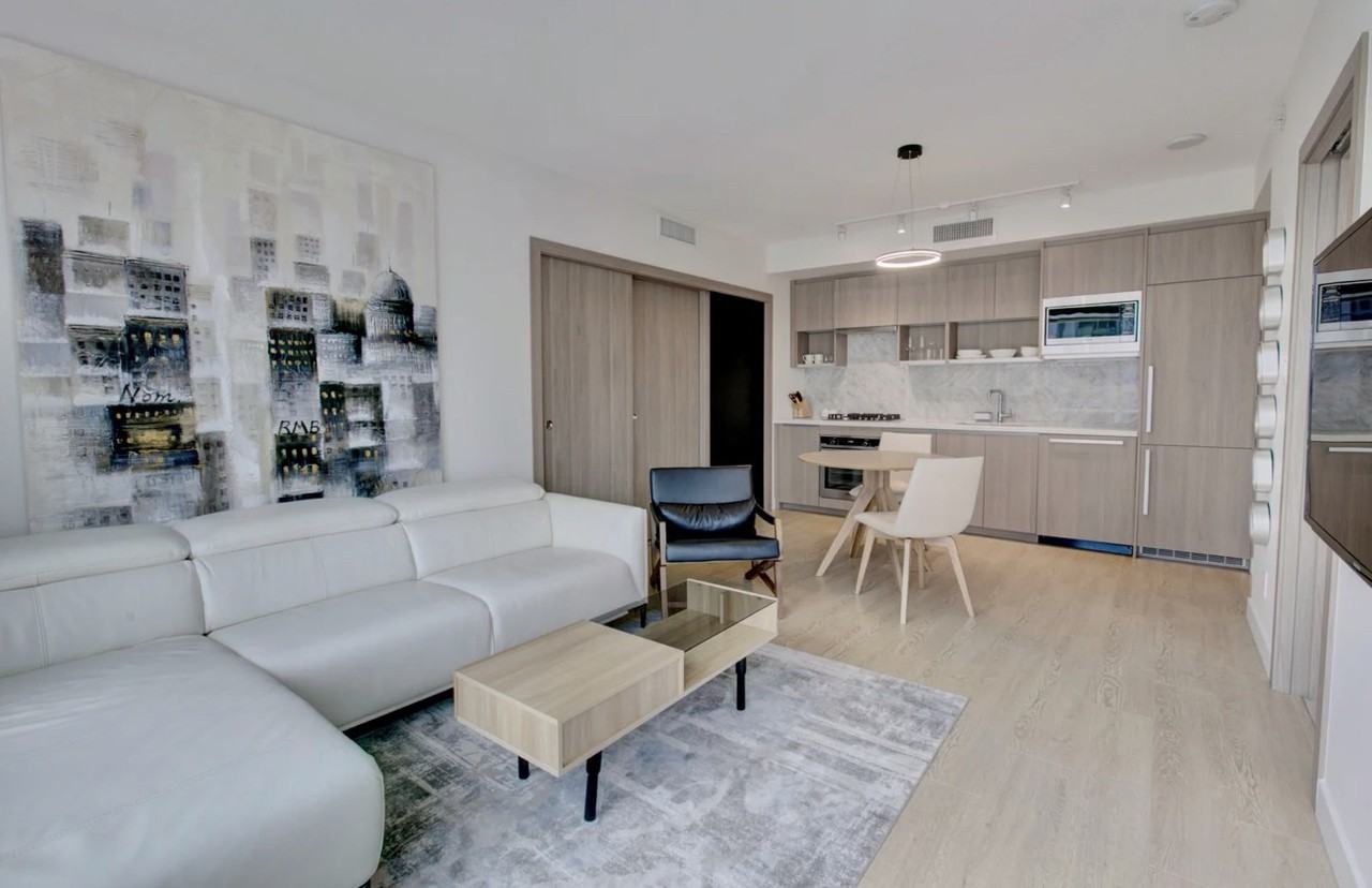 68 Smithe St - Photo 4 of 15