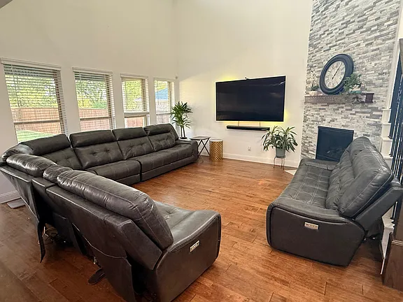 325 Augusta Ct #1 - Photo 5 of 19