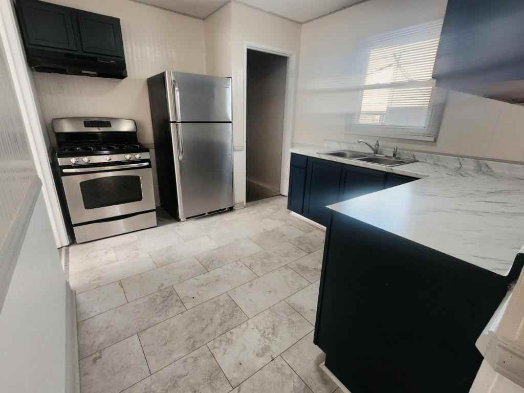 2324 Buchanan St - Photo 3 of 6