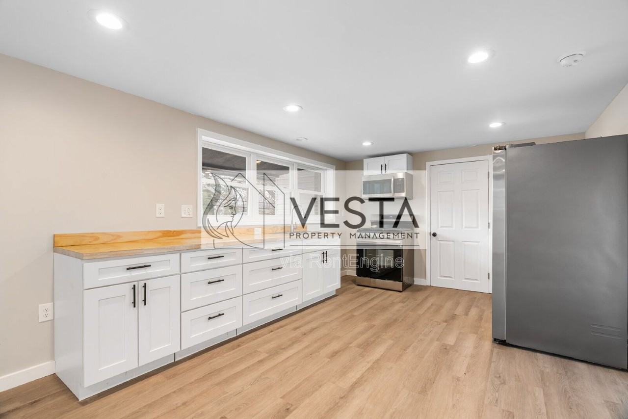 2383 Dutch Cove Rd #1 - Photo 4 of 31
