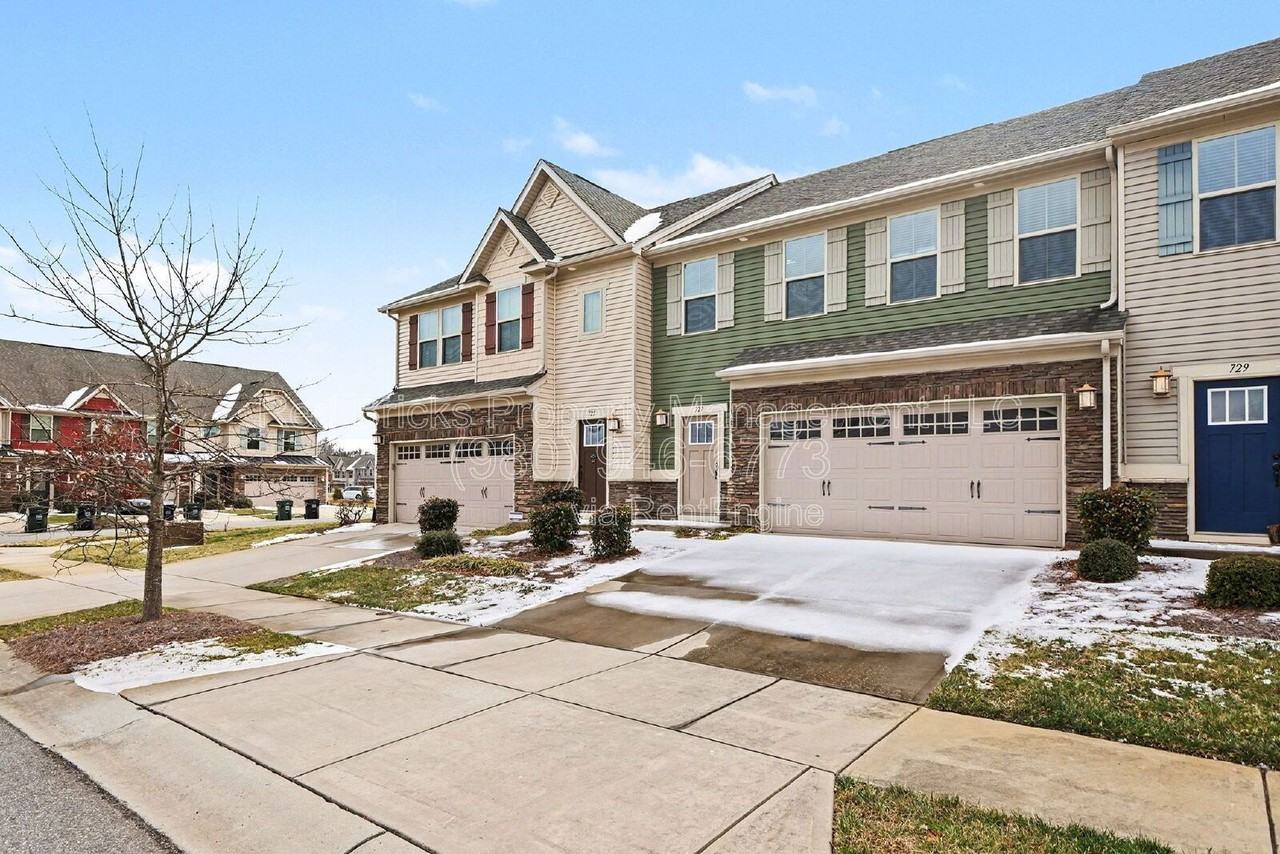 727 Dynamo St - Photo 4 of 39