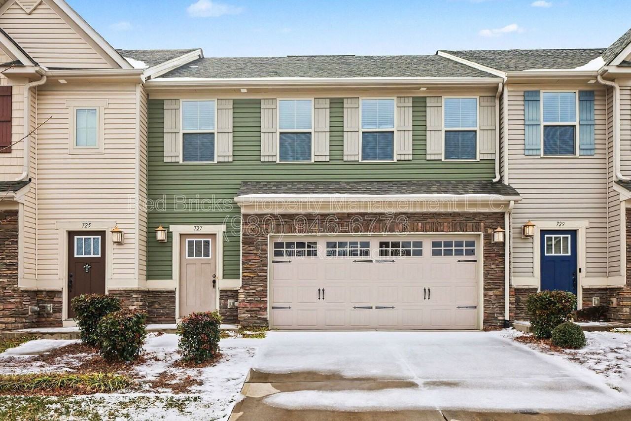 727 Dynamo St - Photo 5 of 39