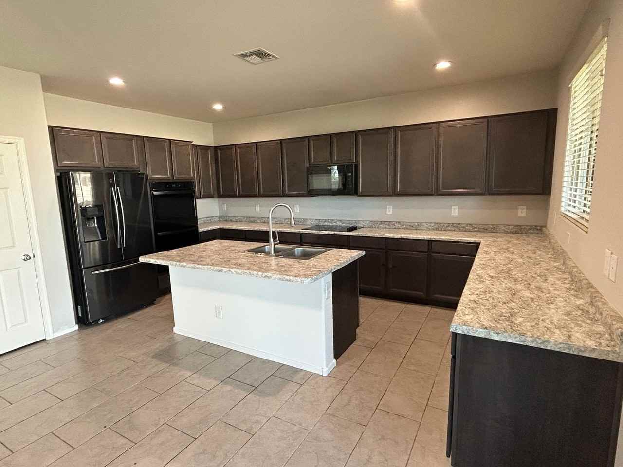 17922 W Tina Ln - Photo 3 of 25