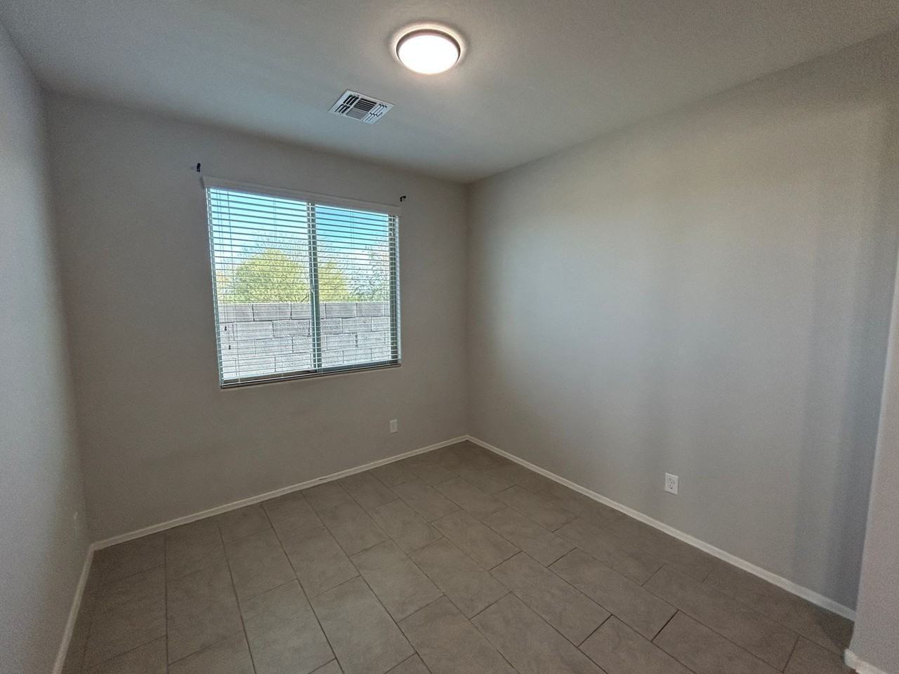 17922 W Tina Ln - Photo 6 of 25