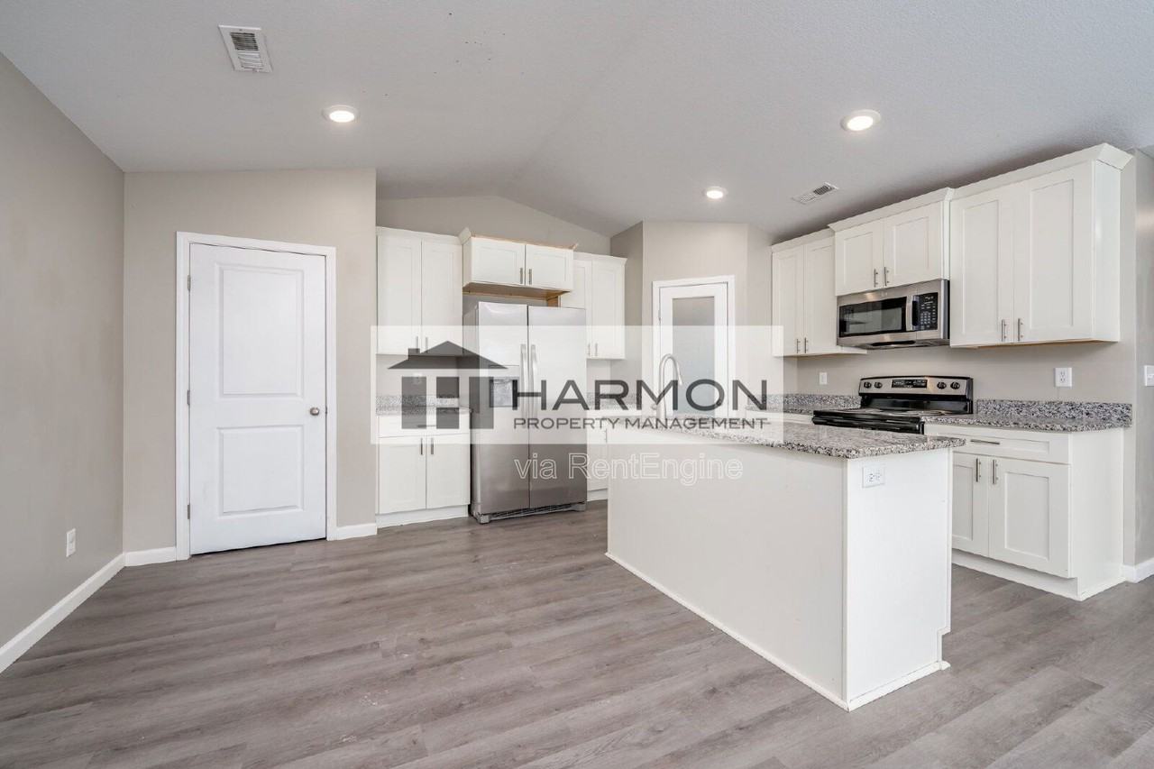 412 N Georgie Ave - Photo 3 of 14