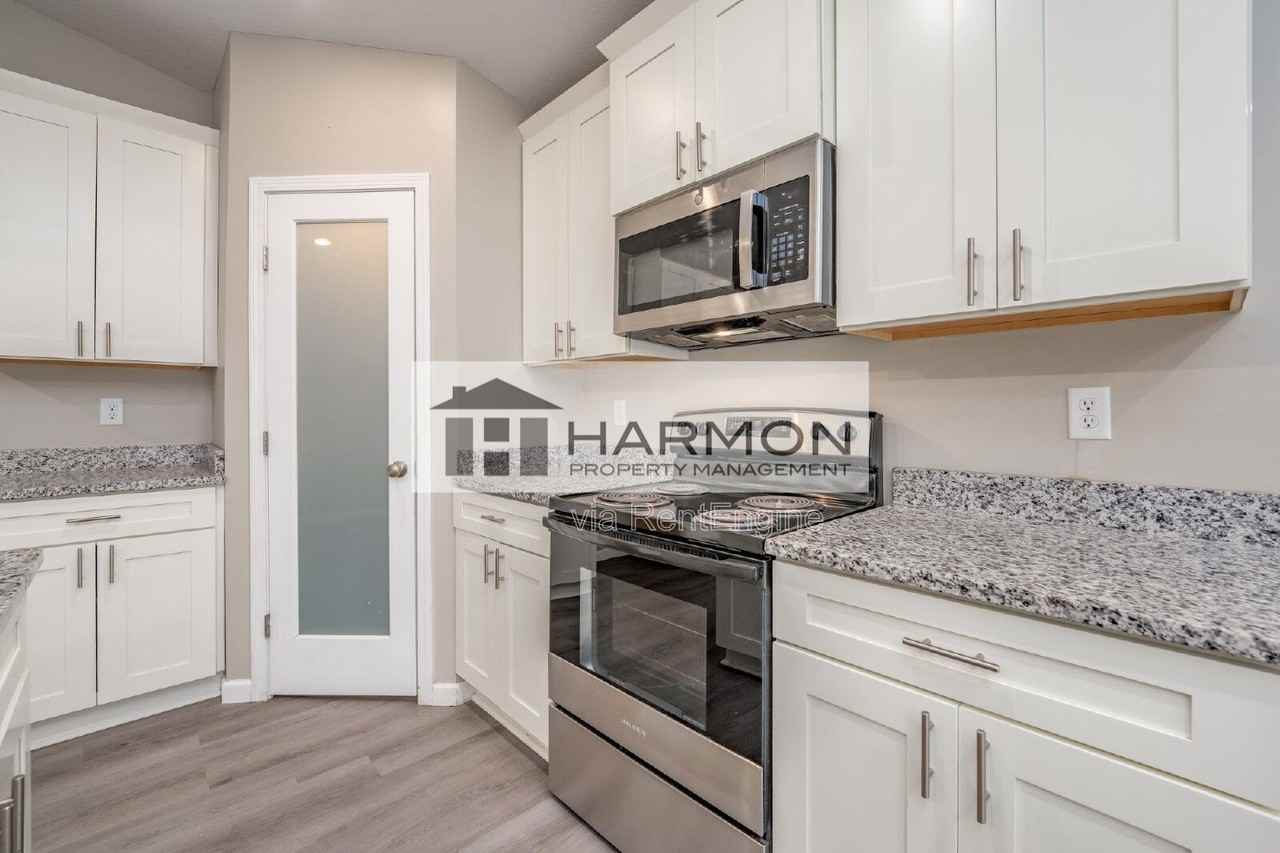 412 N Georgie Ave - Photo 4 of 14