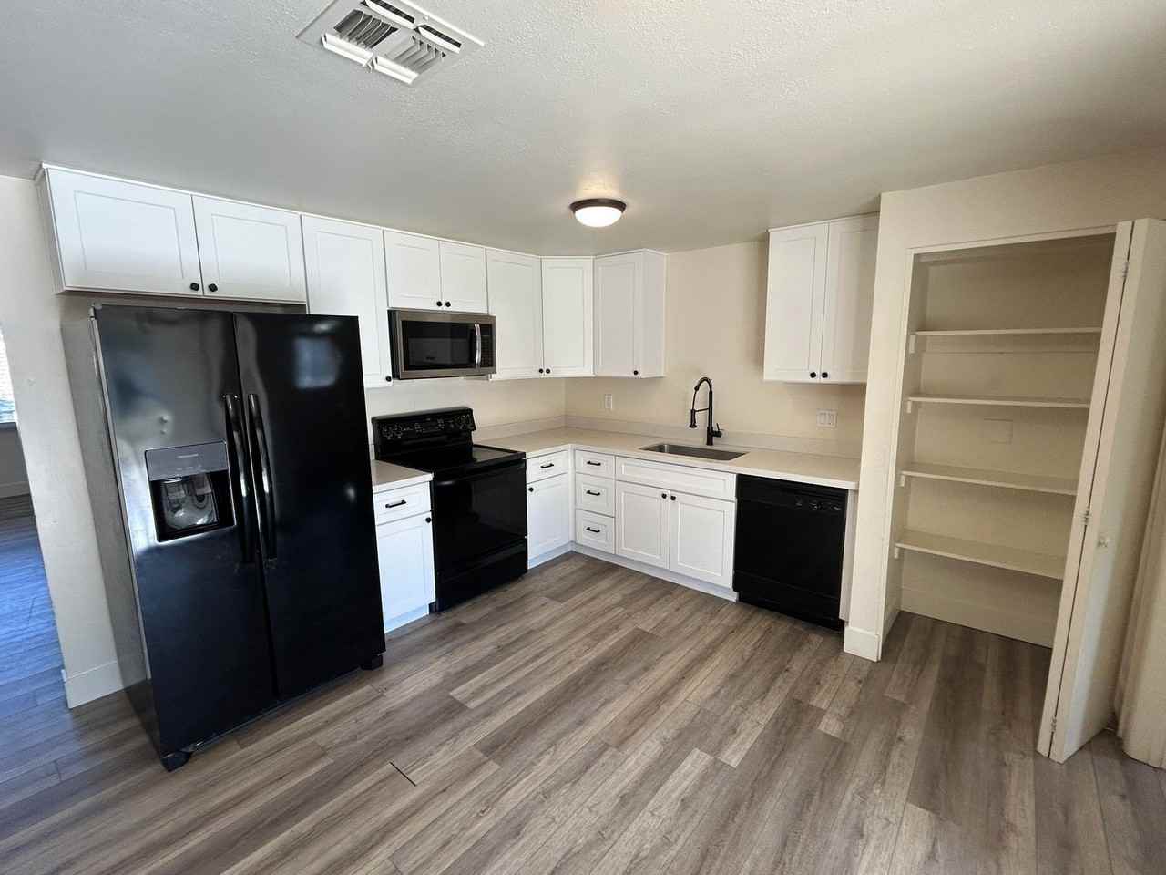 1817 W Wood Dr - Photo 4 of 21