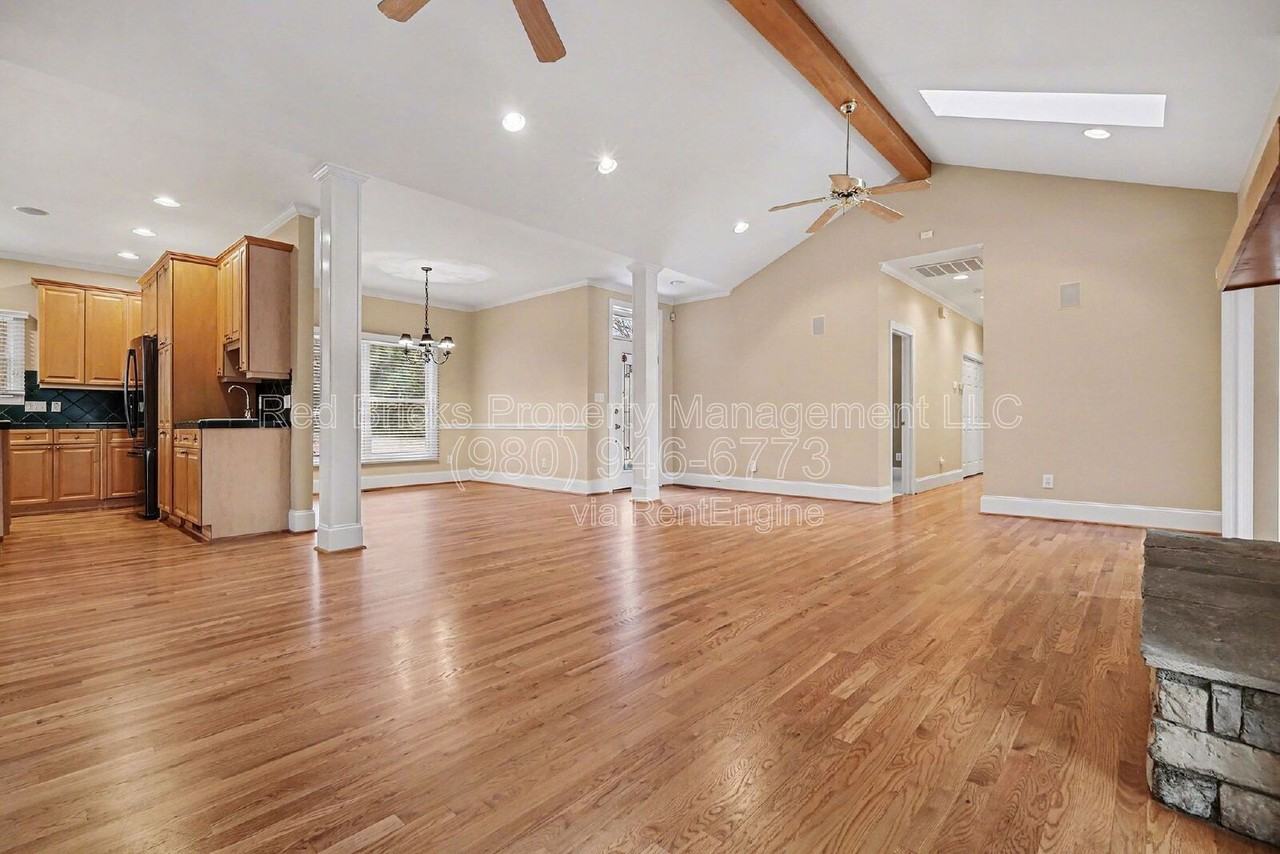 1760 Jacobs Way - Photo 6 of 23