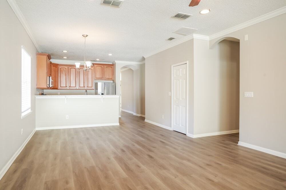 3092 Litchfield Dr - Photo 4 of 16