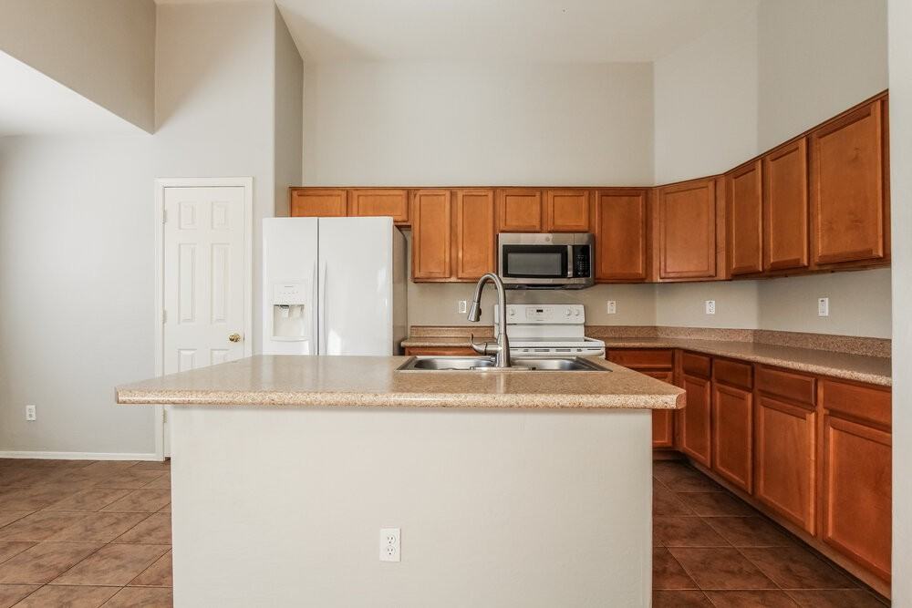 3329 W Wayland Dr - Photo 7 of 16