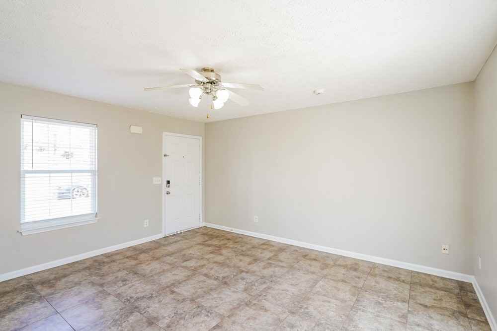 127 Lyndhurst Dr - Photo 4 of 17