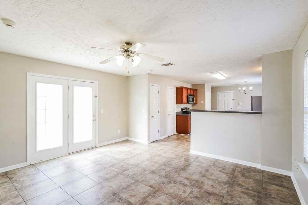 127 Lyndhurst Dr - Photo 5 of 17