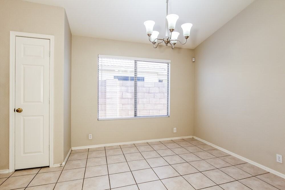 3319 W Louise Dr - Photo 6 of 16