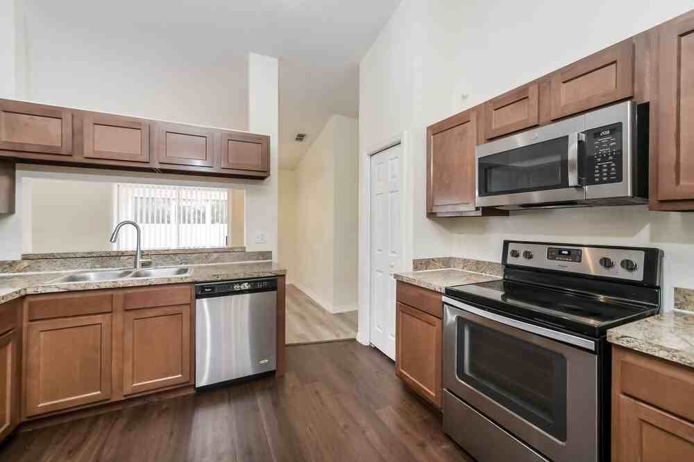 7172 Summit Dr - Photo 6 of 16