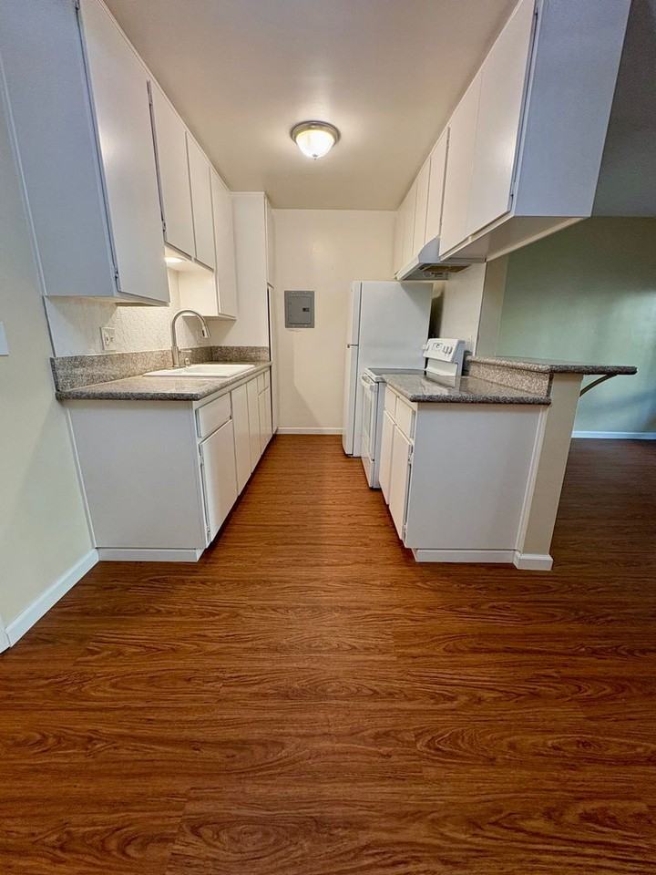 Temple Apartments - Photo 3 of 18